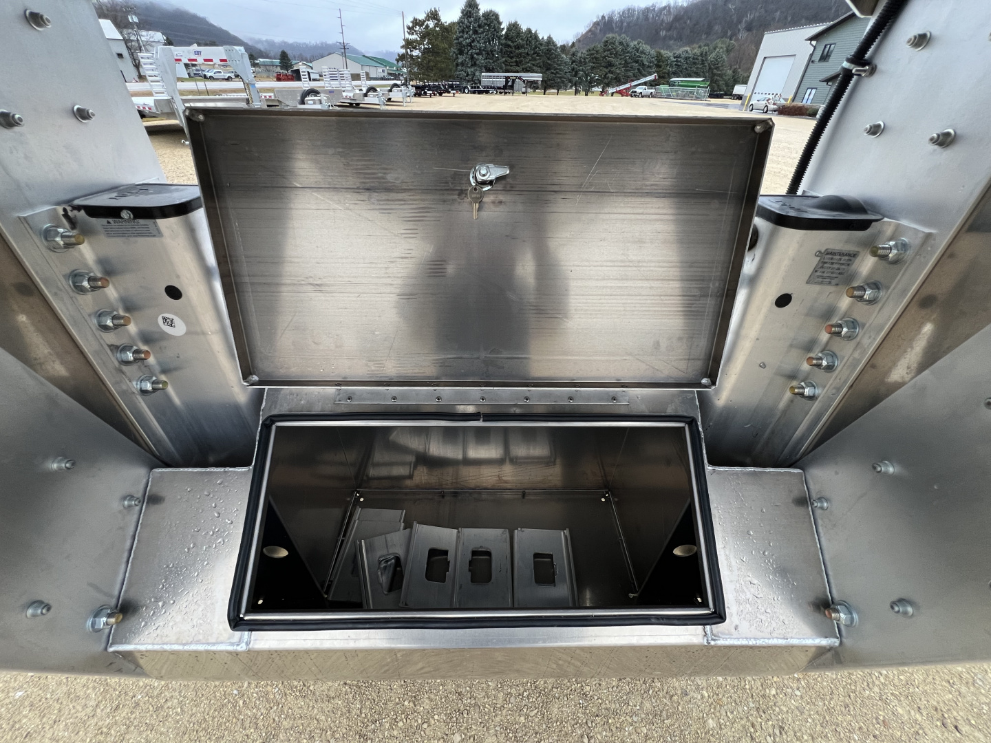 New 2025 EBY Trailers GN25K Flatbed Trailer