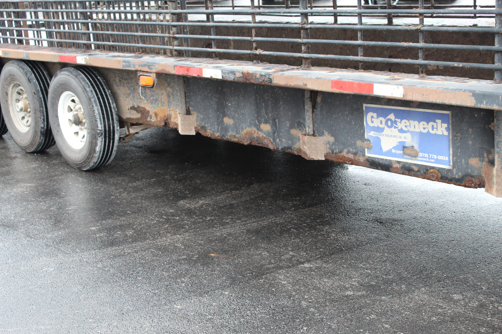 Used 2007 Gooseneck Trailer MFG CANVAS TOP Stock / Stock Combo Trailer