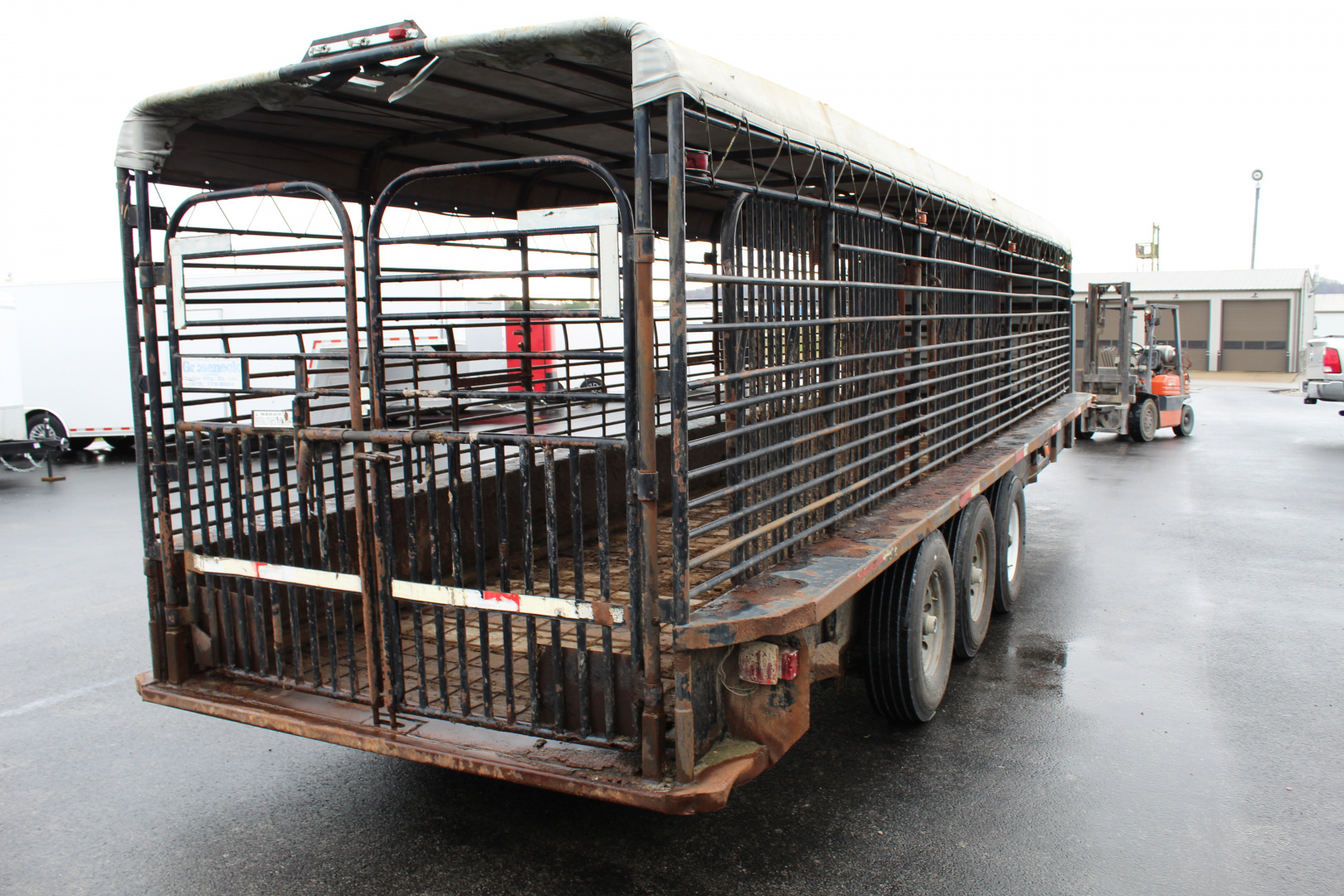 Used 2007 Gooseneck Trailer MFG CANVAS TOP Stock / Stock Combo Trailer