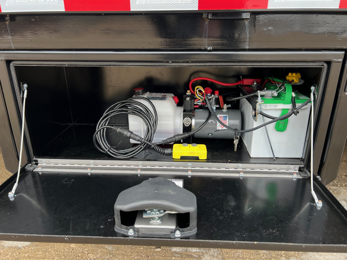 New 2026 Midsota 36' Gooseneck Hydraulic Tail Flatbed Trailer