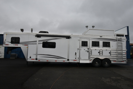 New 2026 Merhow Trailers Summit 8314 DA Horse Trailer