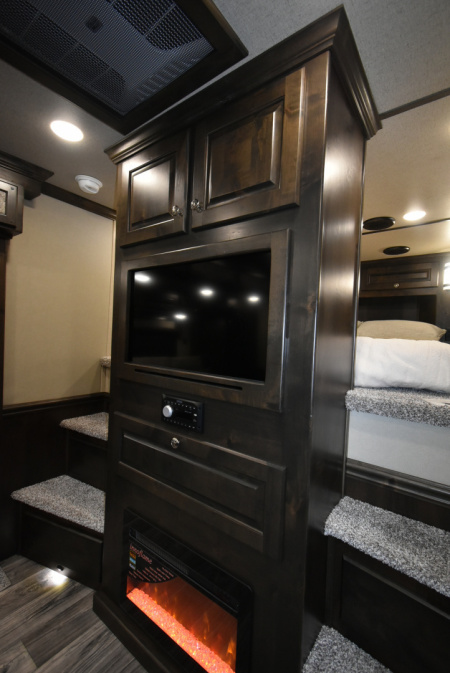 New 2026 Merhow Trailers Summit 8314 DA Horse Trailer