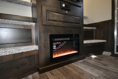 New 2026 Merhow Trailers Summit 8314 DA Horse Trailer