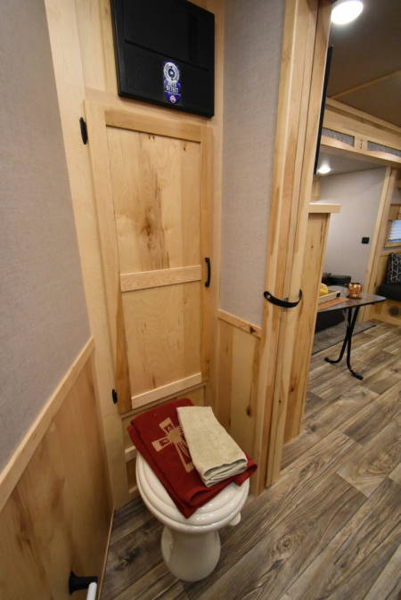 New 2026 Lakota Charger 81413 SR Horse Trailer