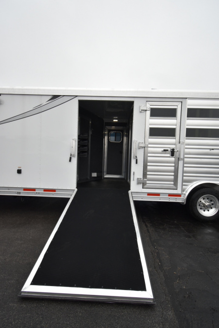 New 2026 Lakota Charger 81413 SR Horse Trailer