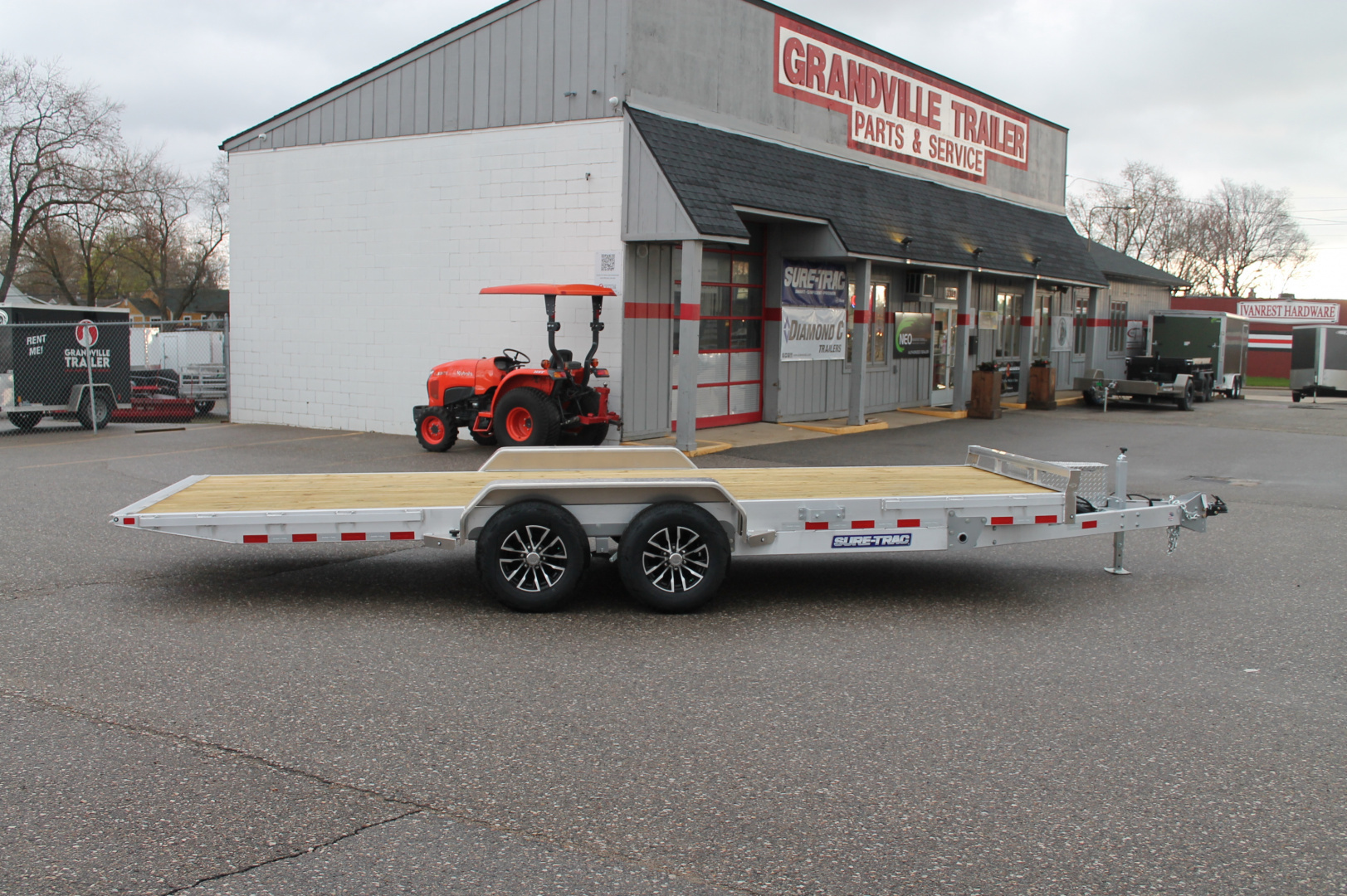 New 2025 Sure-Trac STAPT8220-BP-100 Car Hauler