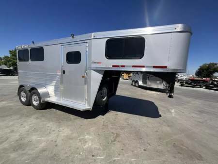 New 2026 Logan Coach BULLSEYE 2H GN Horse Trailer