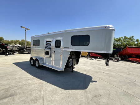 Used 2022 Logan Coach BULLSEYE2GNSL Horse Trailer
