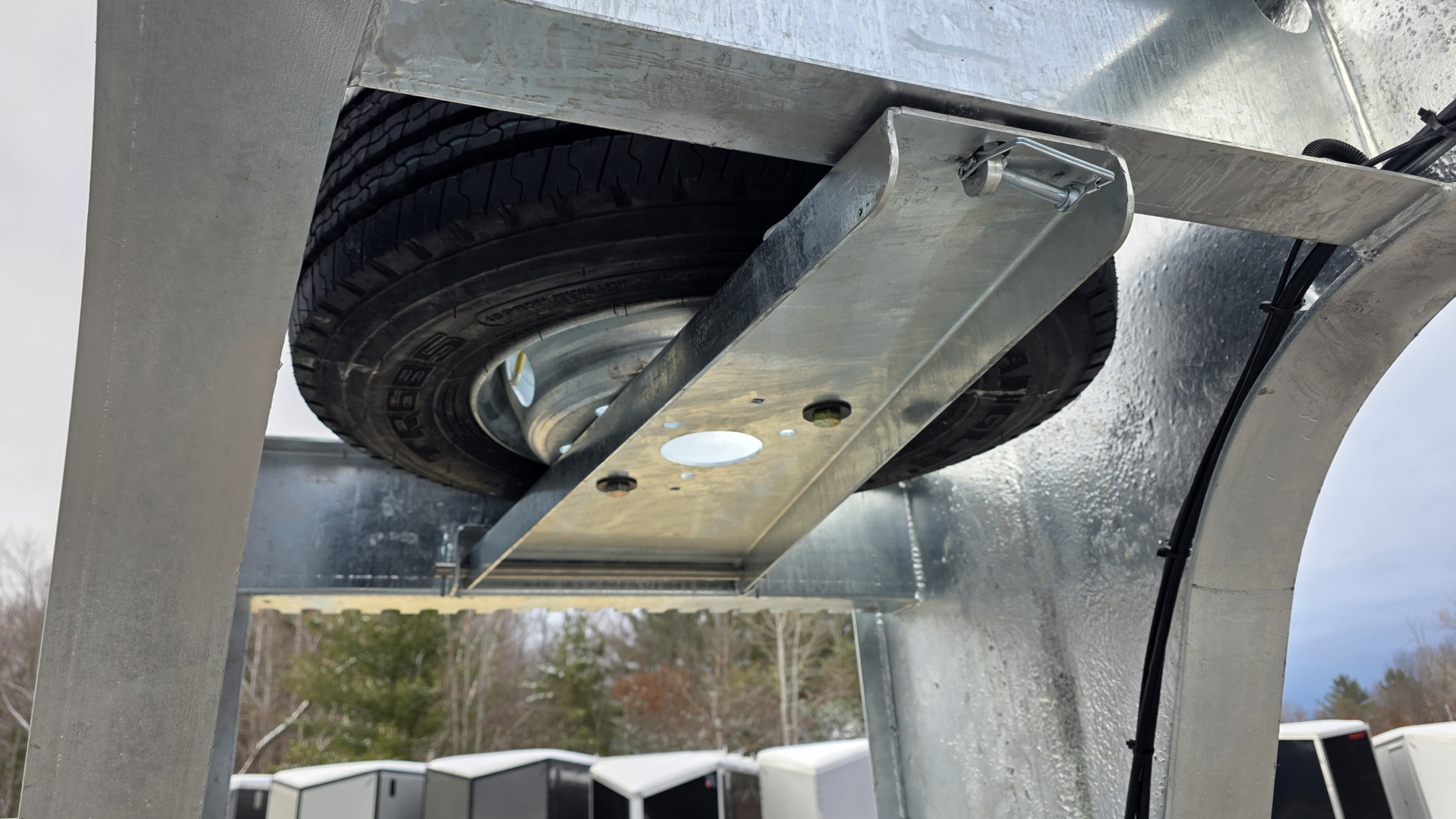 New 102X35 GALVANIZED 23' STATIONARY + 12' BEAVERTAIL GOOSENECK DECKOVER 16K AXLE POWER BEAVERTAIL 2026 TRIUMPH