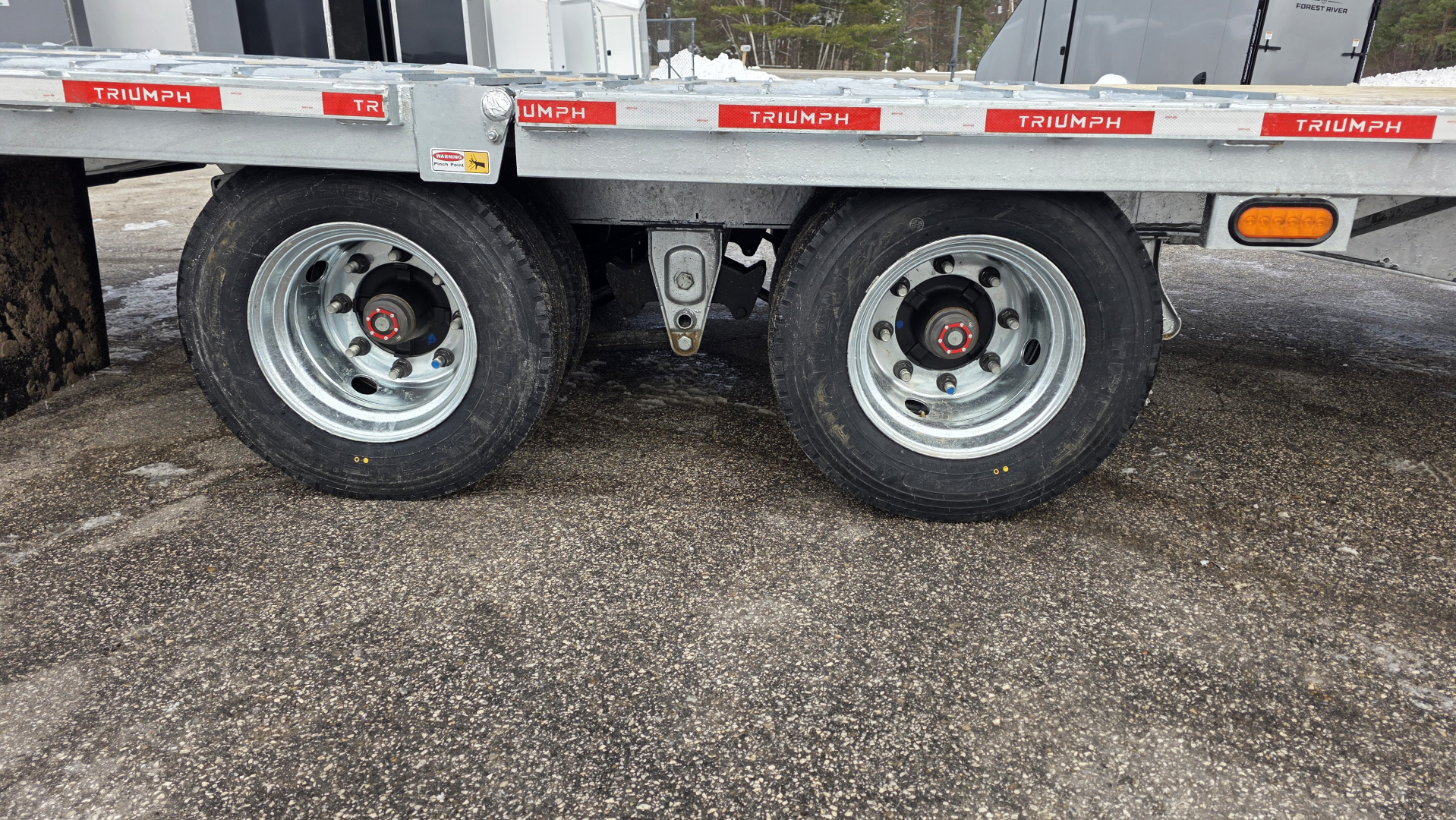 New 102X35 GALVANIZED 23' STATIONARY + 12' BEAVERTAIL GOOSENECK DECKOVER 16K AXLE POWER BEAVERTAIL 2026 TRIUMPH