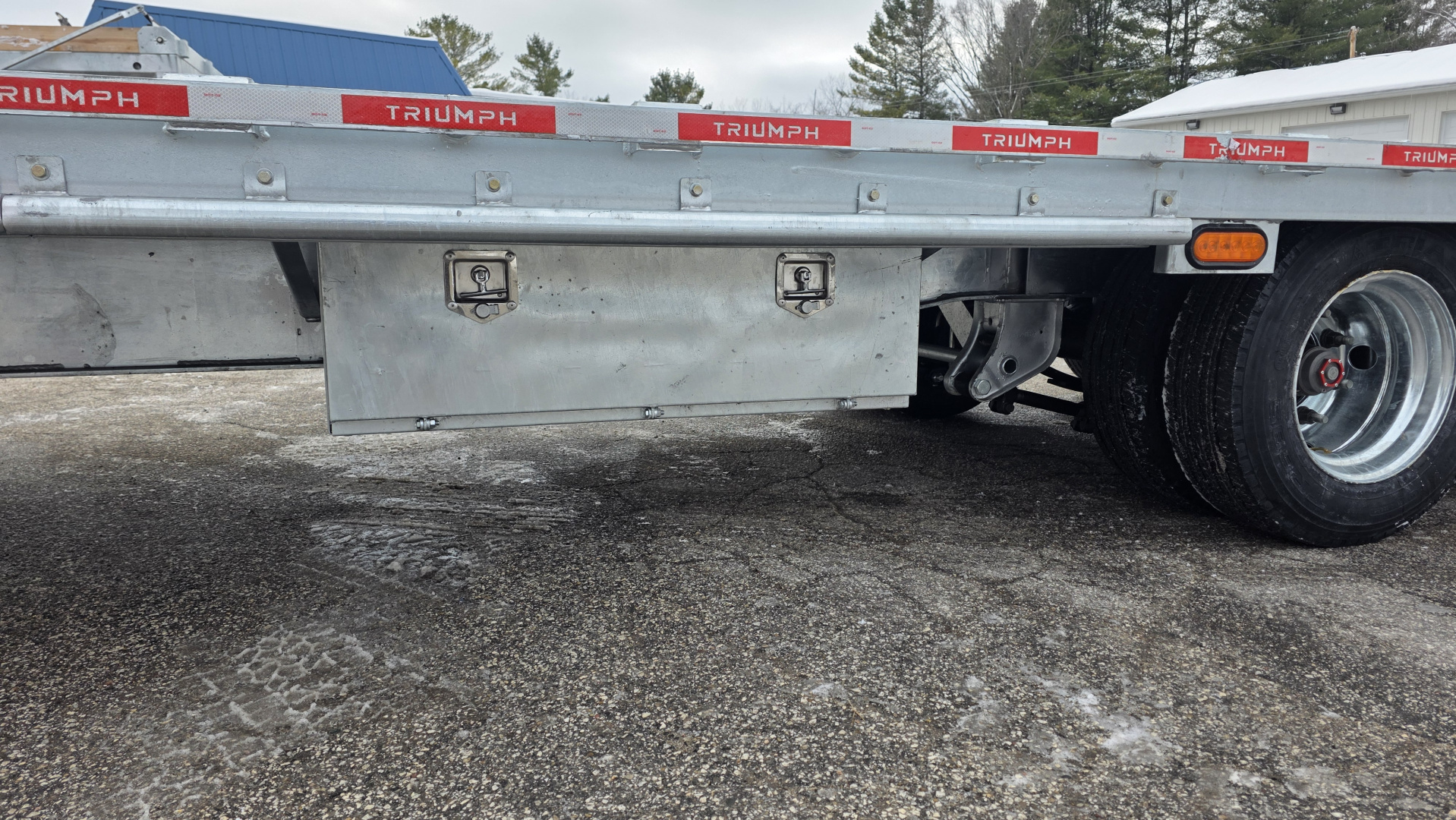 New 102X35 GALVANIZED 23' STATIONARY + 12' BEAVERTAIL GOOSENECK DECKOVER 16K AXLE POWER BEAVERTAIL 2026 TRIUMPH