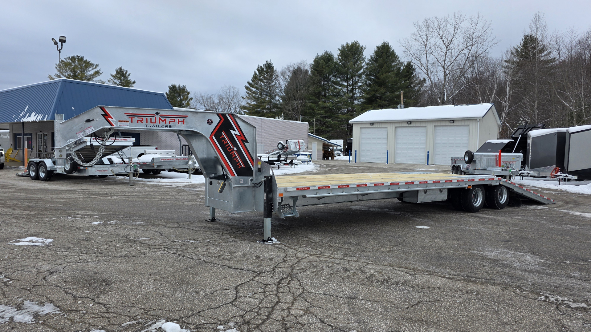 New 102X35 GALVANIZED 23' STATIONARY + 12' BEAVERTAIL GOOSENECK DECKOVER 16K AXLE POWER BEAVERTAIL 2026 TRIUMPH
