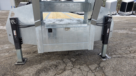 New 102X35 GALVANIZED 23' STATIONARY + 12' BEAVERTAIL GOOSENECK DECKOVER 16K AXLE POWER BEAVERTAIL 2026 TRIUMPH