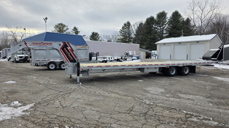 New 102X35 GALVANIZED 23' STATIONARY + 12' BEAVERTAIL GOOSENECK DECKOVER 16K AXLE POWER BEAVERTAIL 2026 TRIUMPH