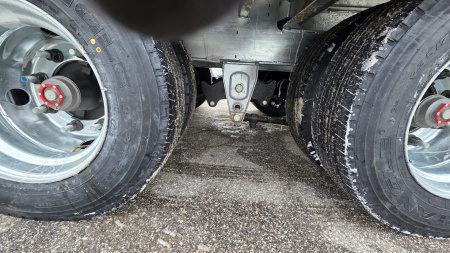 New 102X35 GALVANIZED 23' STATIONARY + 12' BEAVERTAIL GOOSENECK DECKOVER 16K AXLE POWER BEAVERTAIL 2026 TRIUMPH