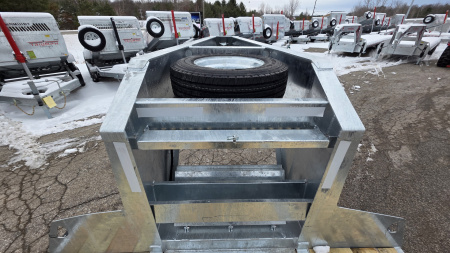 New 102X35 GALVANIZED 23' STATIONARY + 12' BEAVERTAIL GOOSENECK DECKOVER 16K AXLE POWER BEAVERTAIL 2026 TRIUMPH
