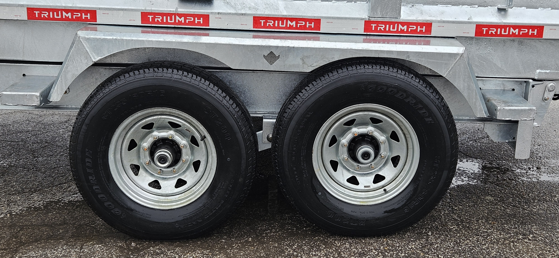 New 82" X 14' GALVANIZED DUMP 7 K AXLES 58" SIDES W/ WOOD RAMP & TARP INCLUDED 2026 TRIUMPH