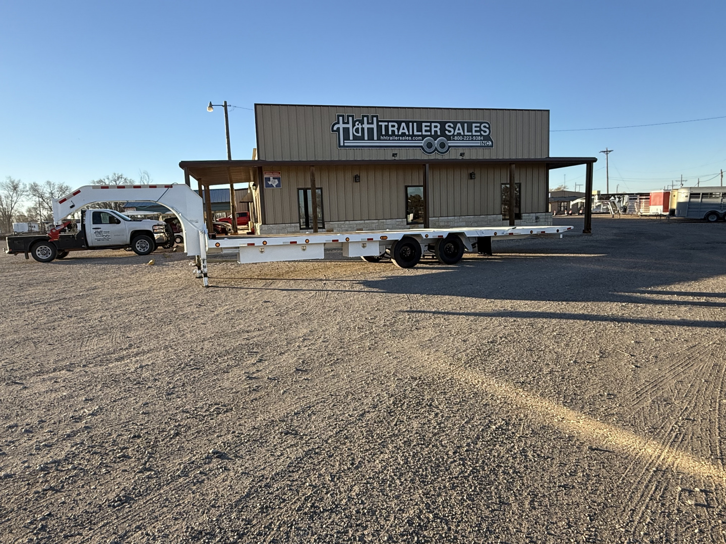 Used 2023 PJ Trailers HYDRUALIC DOVETAIL FLATBED