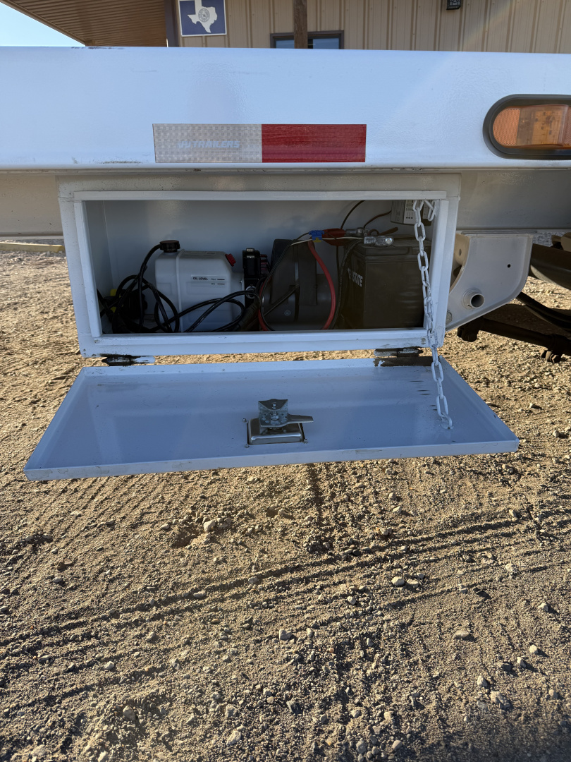 Used 2023 PJ Trailers HYDRUALIC DOVETAIL FLATBED