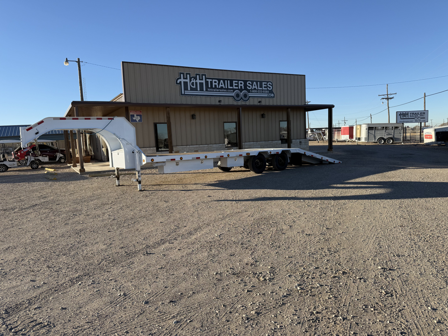 Used 2023 PJ Trailers HYDRUALIC DOVETAIL FLATBED