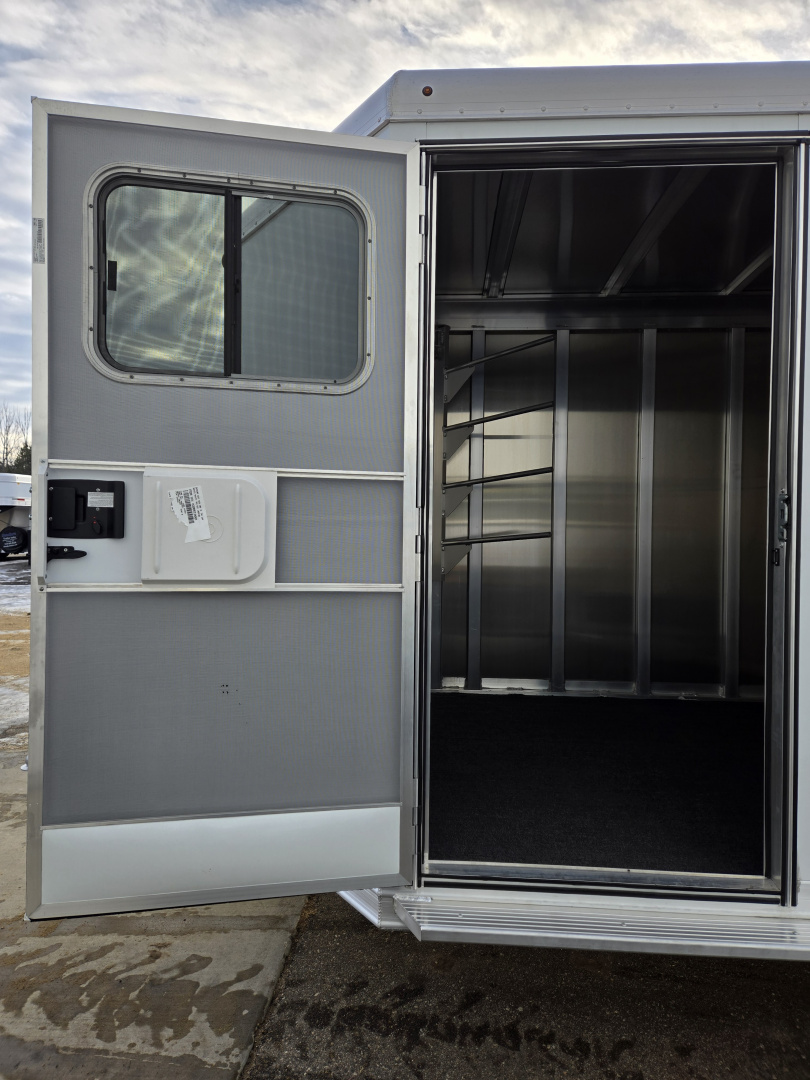 New 2026 Featherlite Trailers 9400 Horse Trailer