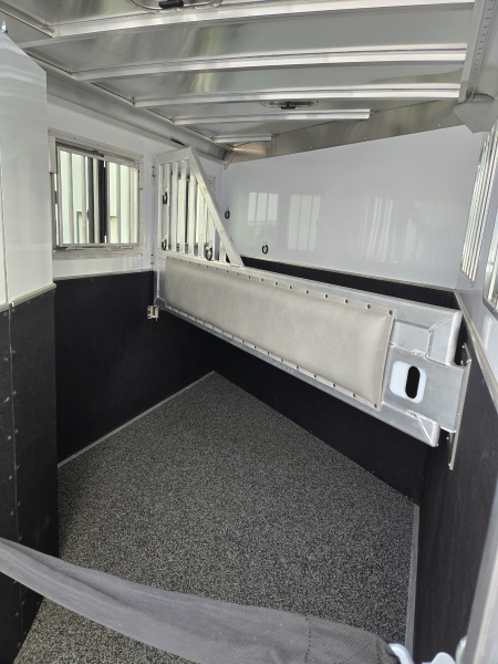 New 2026 Featherlite Trailers 9400 Horse Trailer