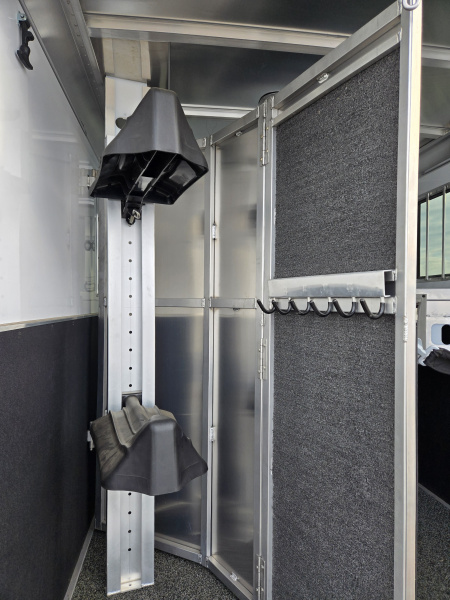 New 2026 Featherlite Trailers 9400 Horse Trailer