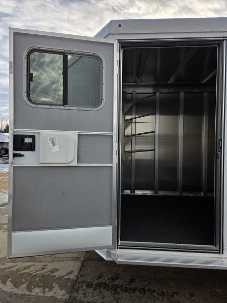 New 2026 Featherlite Trailers 9400 Horse Trailer