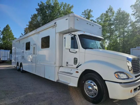 Used 2005 Showhauler Garage Class C