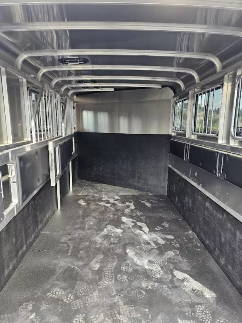 New 2026 Maverick 3 Horse Lite Deluxe Aluminum Horse Trailer