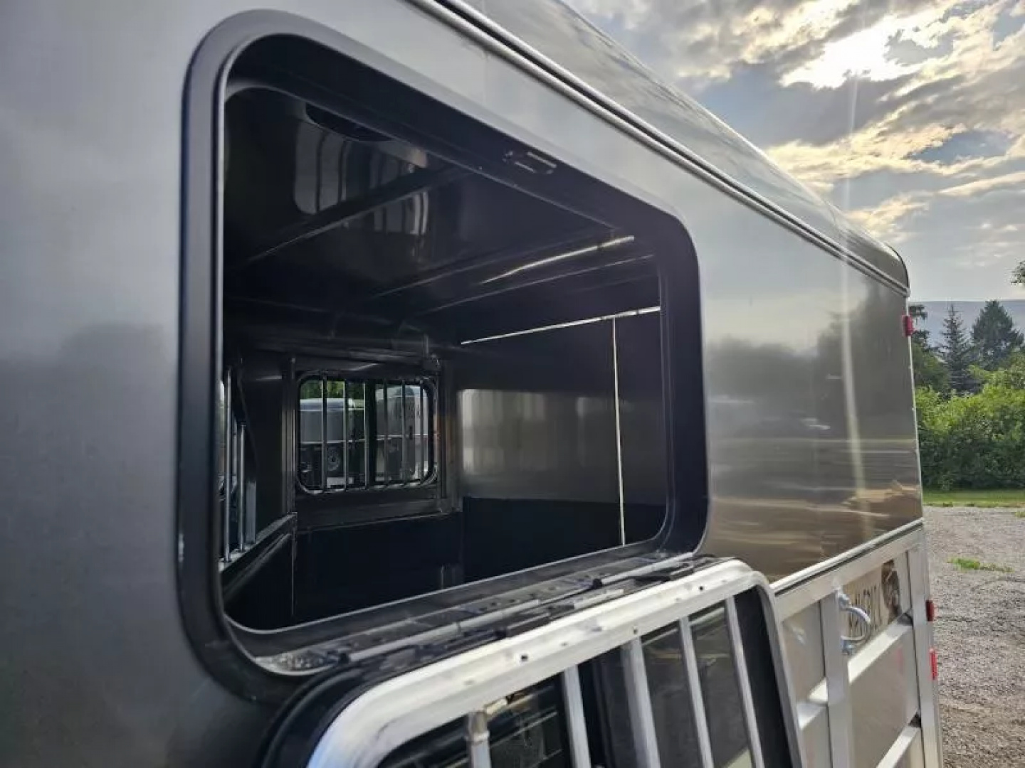 New 2026 Maverick 3 Horse Lite Deluxe Aluminum Horse Trailer