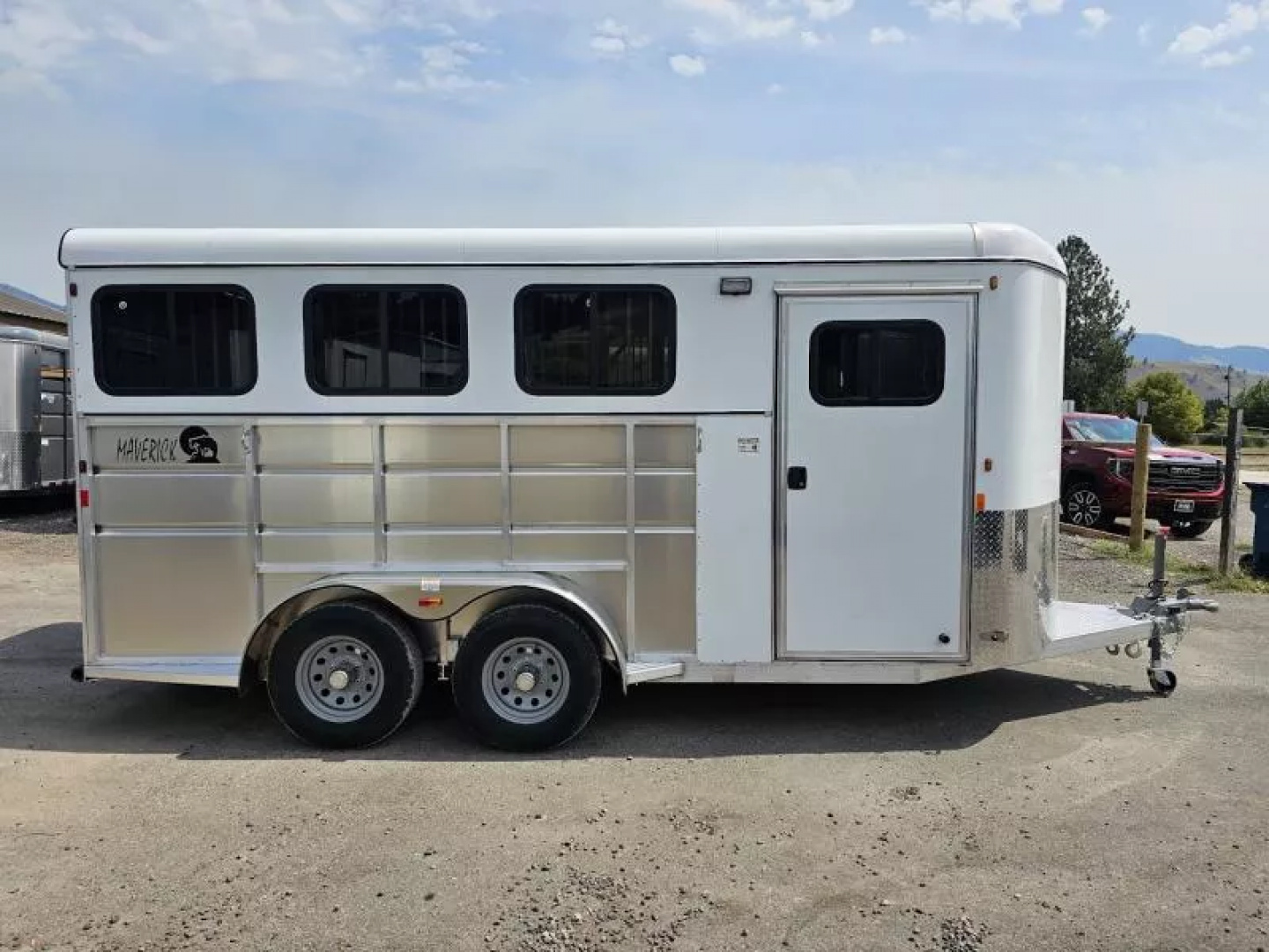 New 2026 Maverick 3 Horse Lite Deluxe Aluminum Horse Trailer