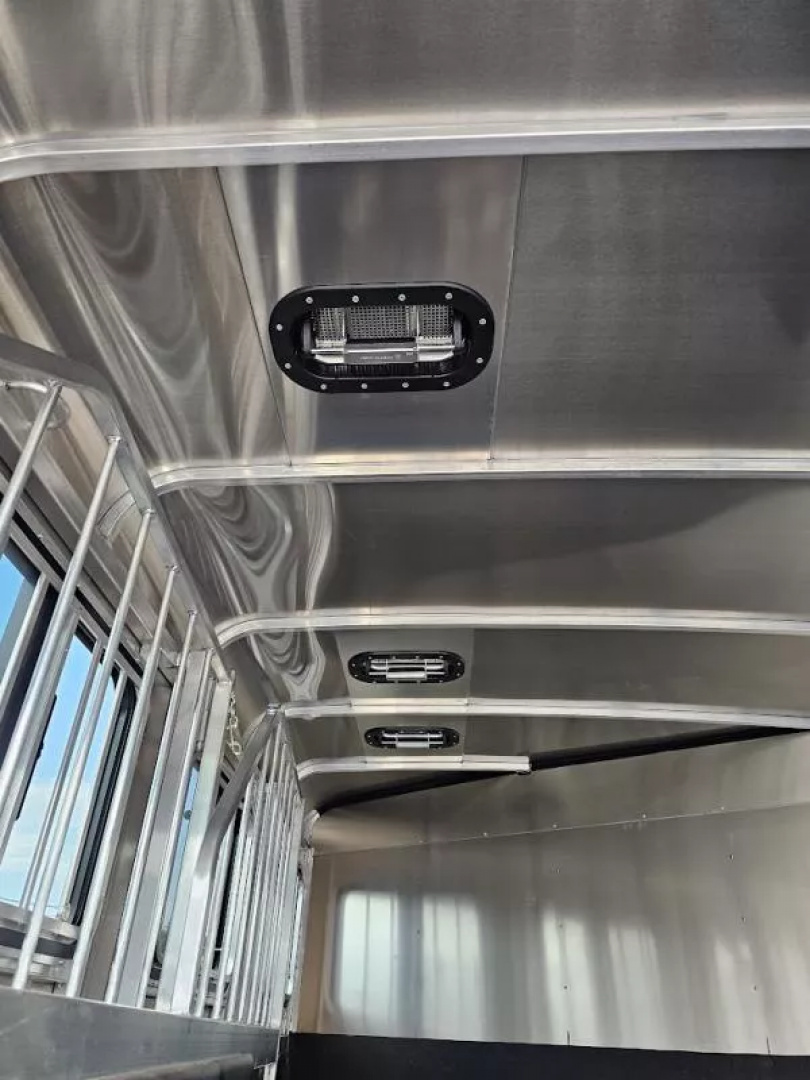 New 2026 Maverick 3 Horse Lite Deluxe Aluminum Horse Trailer