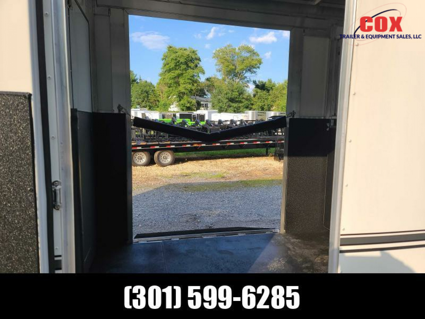 New 2024 Sundowner Trailers 2+1 Gn with Dressing/Tack Room Horse Trailer