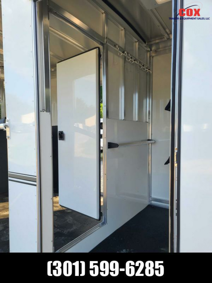 New 2024 Sundowner Trailers 2+1 Gn with Dressing/Tack Room Horse Trailer