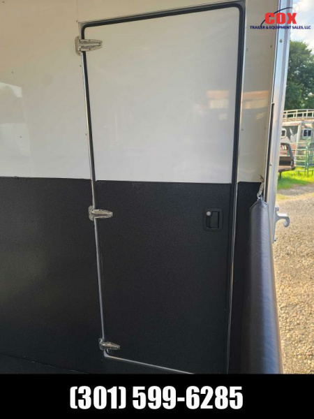 New 2024 Sundowner Trailers 2+1 Gn with Dressing/Tack Room Horse Trailer
