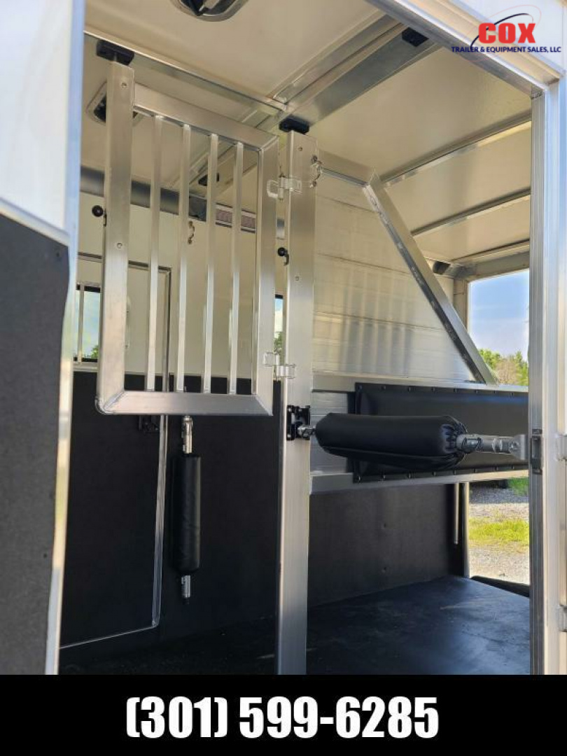 New 2023 Cimarron Trailers 2-h Bp WB Signature special Horse Trailer