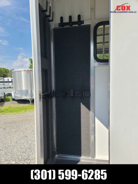 New 2023 Cimarron Trailers 2-h Bp WB Signature special Horse Trailer