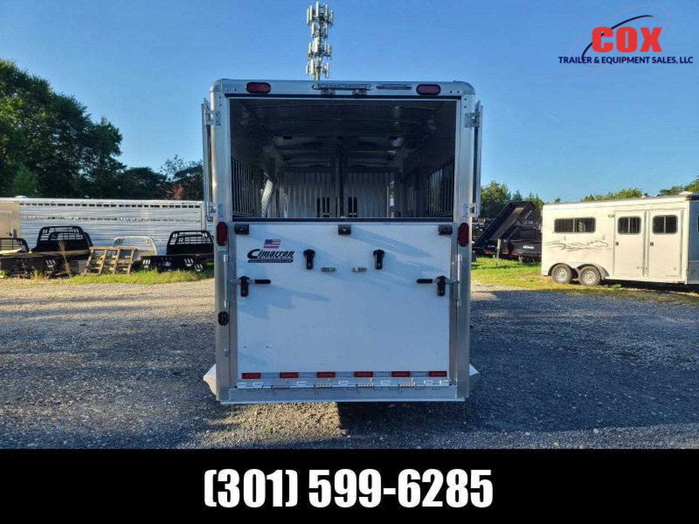 New 2022 Cimarron Trailers 2+1 Gn with Dressing/Tack Room Horse Trailer