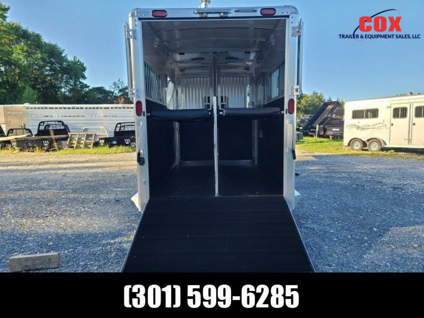 New 2022 Cimarron Trailers 2+1 Gn with Dressing/Tack Room Horse Trailer