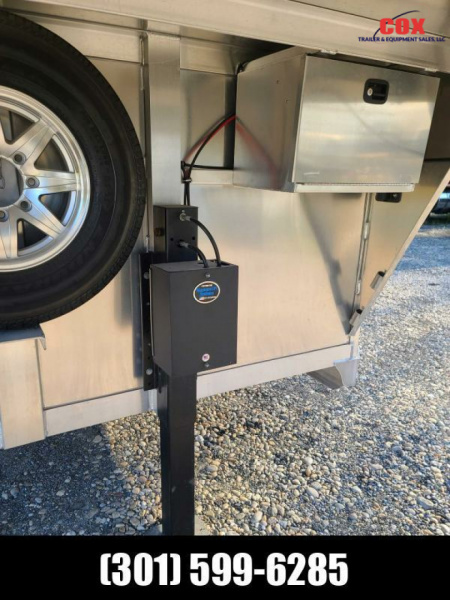 New 2022 Cimarron Trailers 2+1 Gn with Dressing/Tack Room Horse Trailer