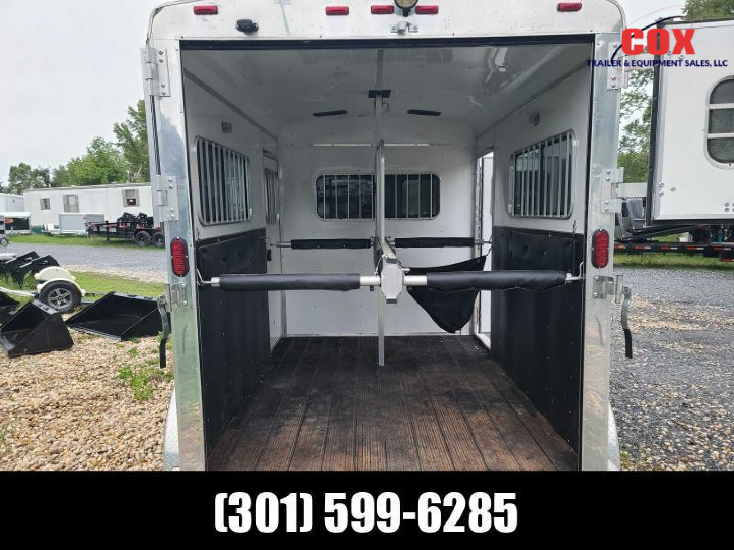 Used 2015 Homesteader Trailers 2-horse warmblood with dressing room extra height Horse Trailer