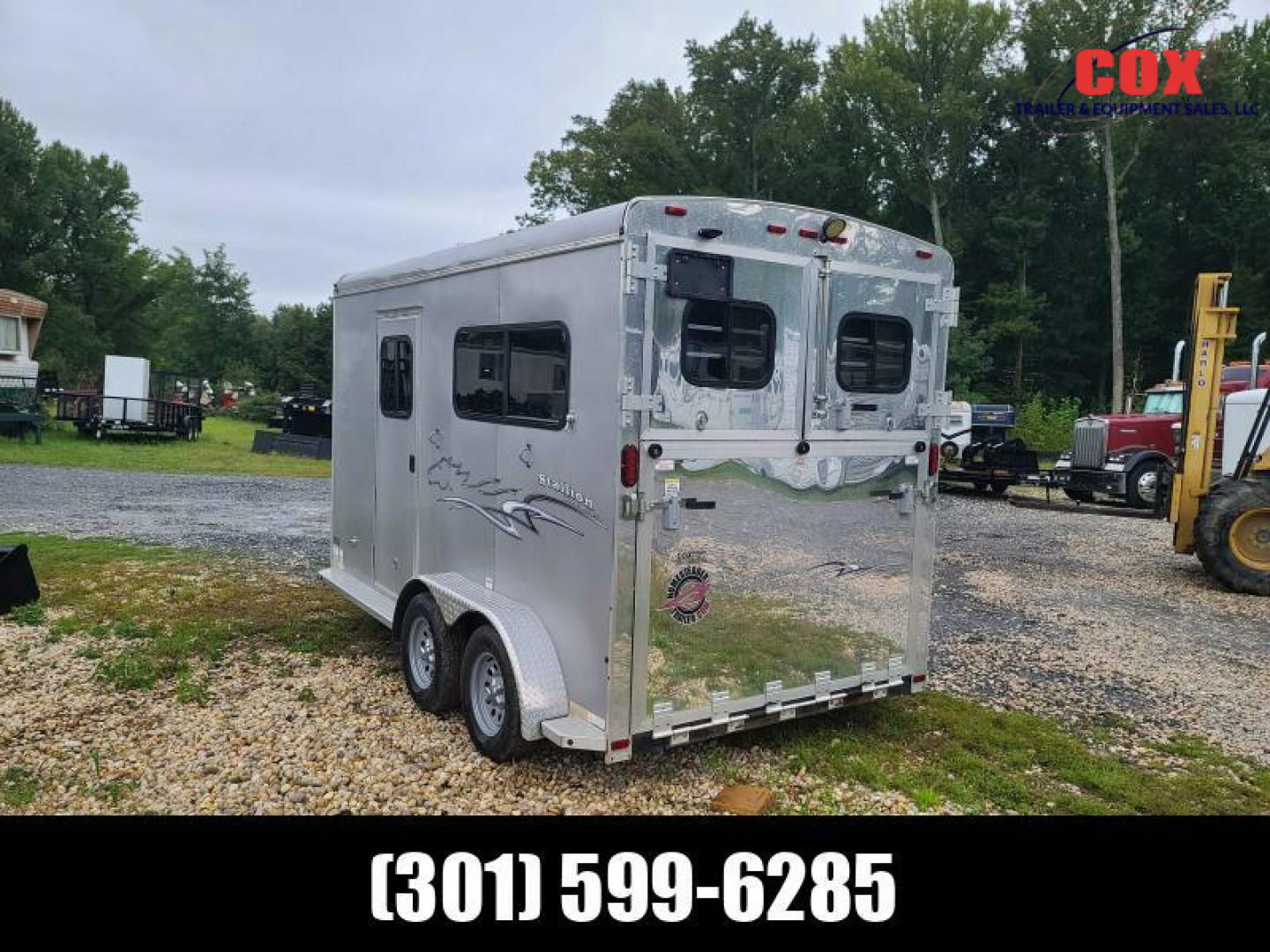Used 2015 Homesteader Trailers 2-horse warmblood with dressing room extra height Horse Trailer
