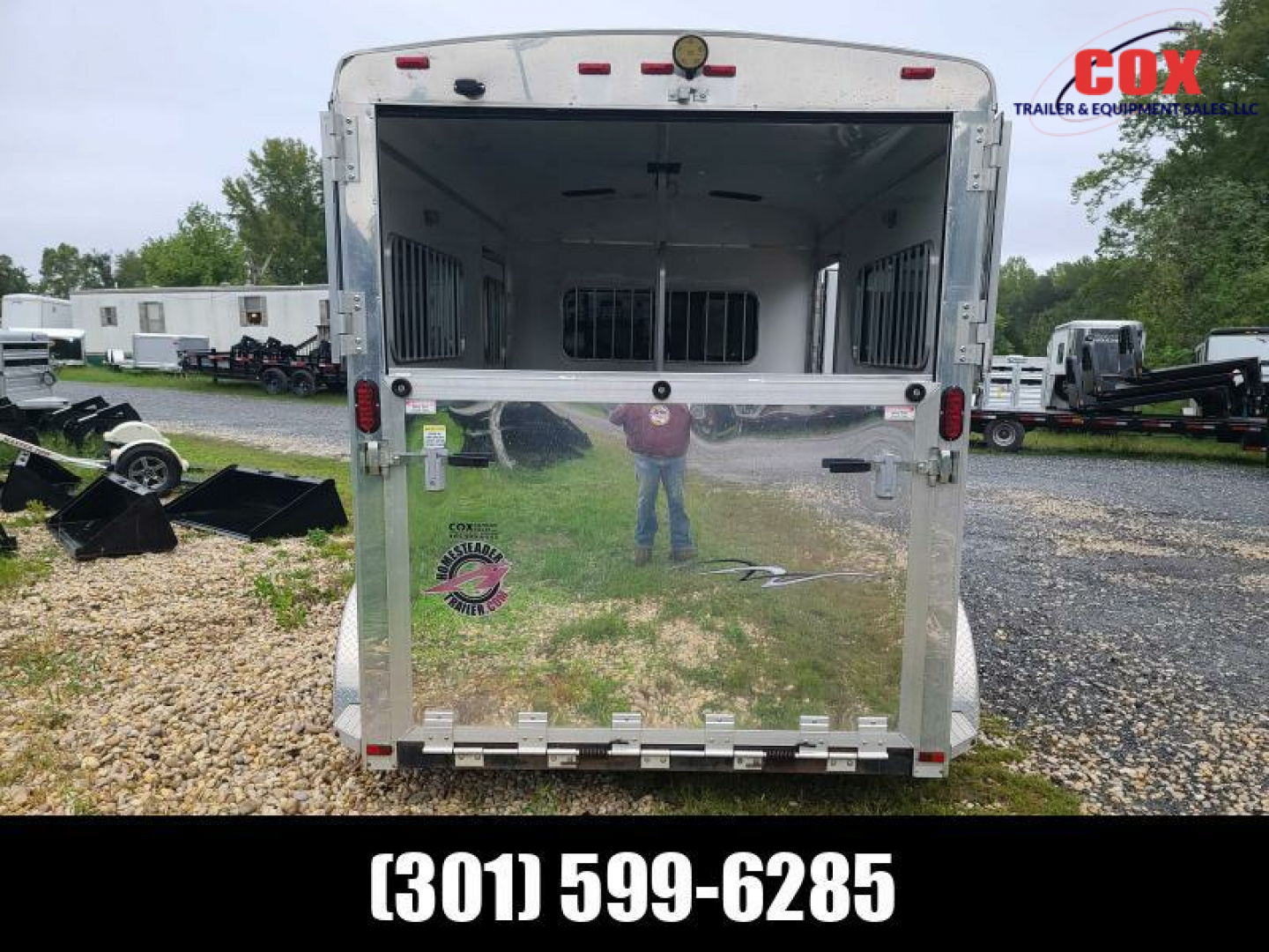 Used 2015 Homesteader Trailers 2-horse warmblood with dressing room extra height Horse Trailer