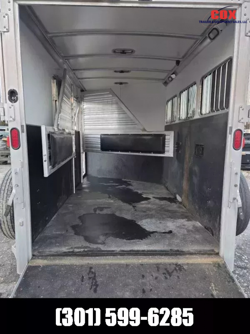 Used 2010 Cimarron Trailers 3h bp norstar Horse Trailer