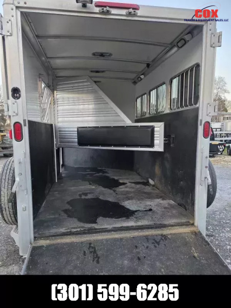 Used 2010 Cimarron Trailers 3h bp norstar Horse Trailer