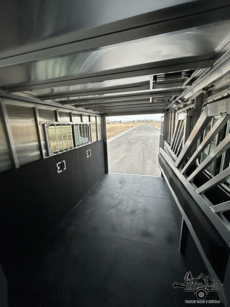 New 2025 Frontier Strider Series Lite 3 Horse Slant Horse Trailer