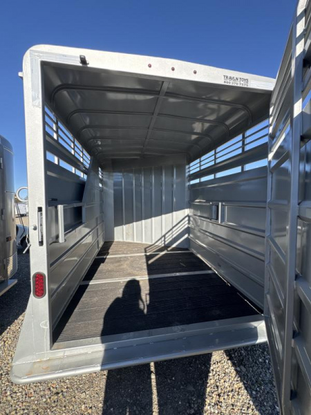 New 2025 GR Trailers 2HSL-BP T6813 Horse Trailer