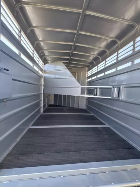 New 2025 GR Trailers T6917 3HSL-BP Horse Trailer