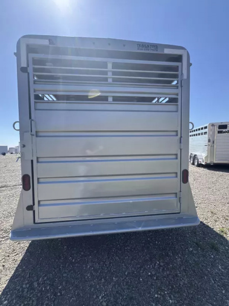 New 2025 GR Trailers T6917 3HSL-BP Horse Trailer